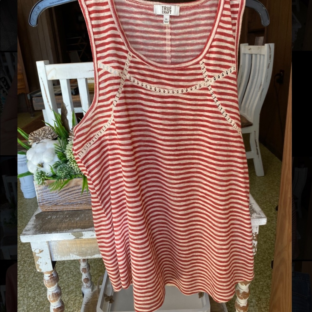 True Craft XL brick red and cream sleeveless top